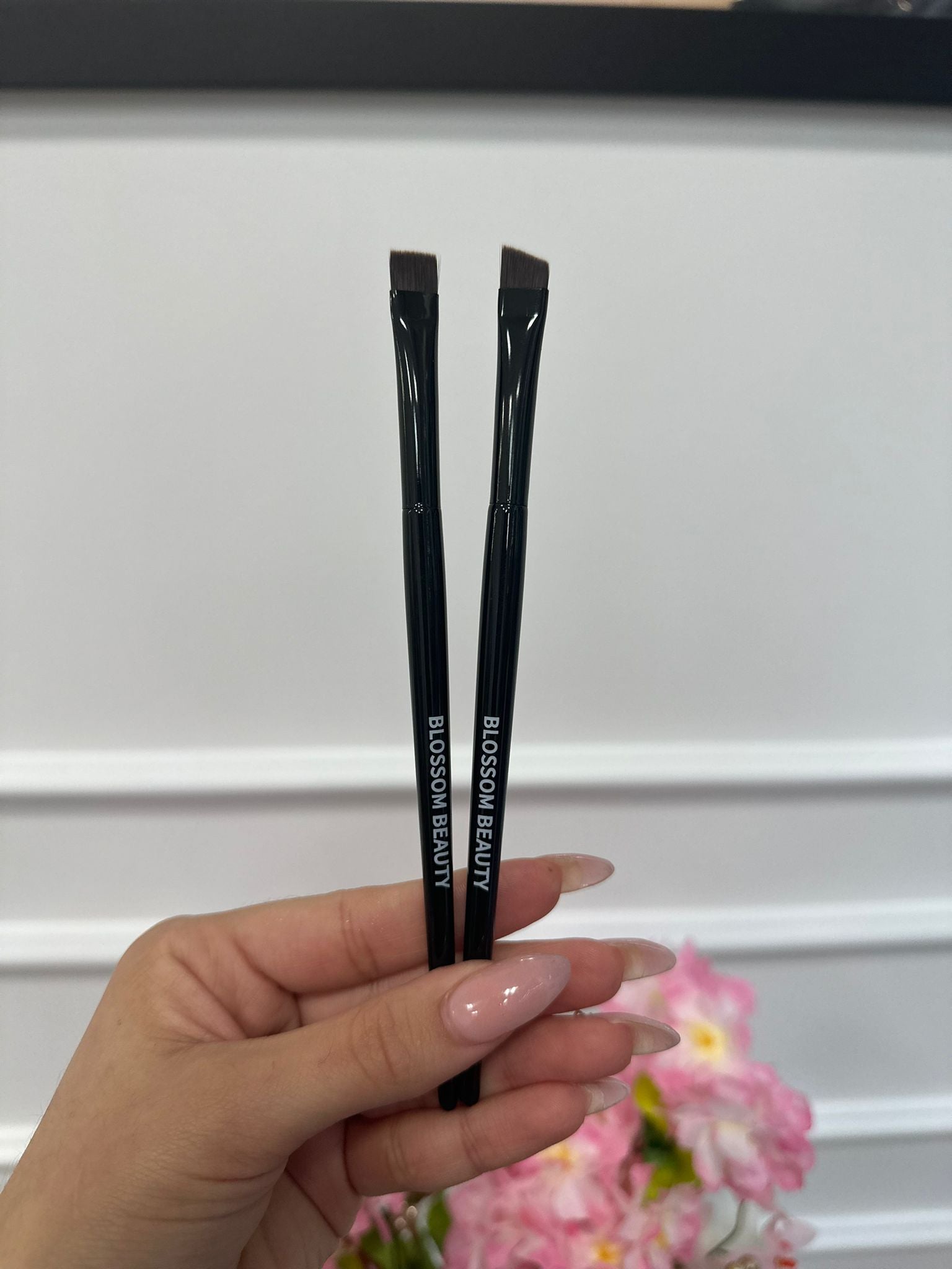 Cepillo para cejas en ángulo